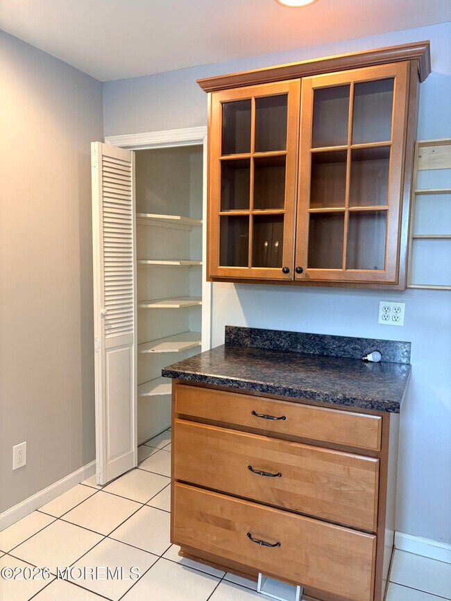 Building Photo - 210 Henderson Ct