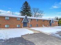 Building Photo - 136 N Lake St