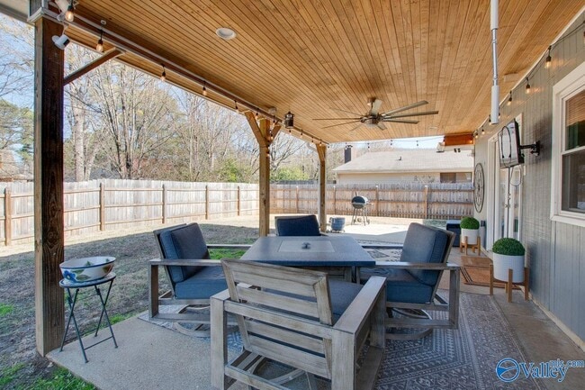 Building Photo - 2013 Wrenwood Dr SE