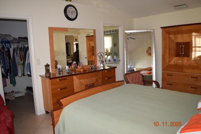 Building Photo - 1657 SW Duclair Ave