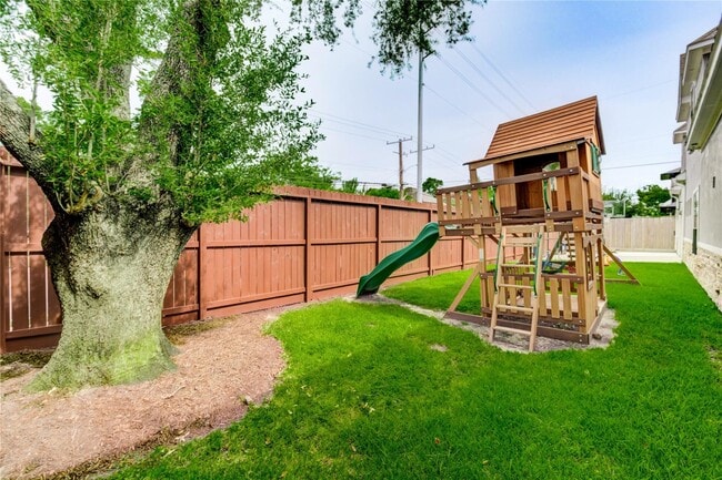 Building Photo - 1403 Wakefield Dr
