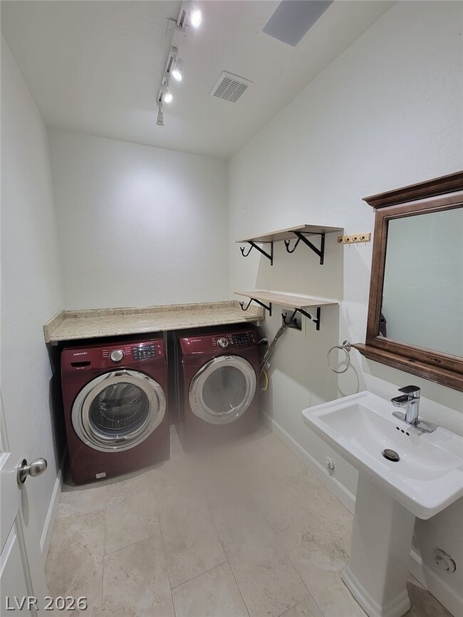 Building Photo - 2659 Lochleven Way