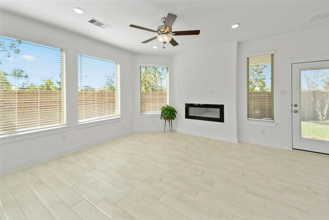 Building Photo - 18823 River Overlook Ct