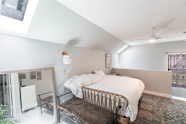 Building Photo - 1323 Solana Rd