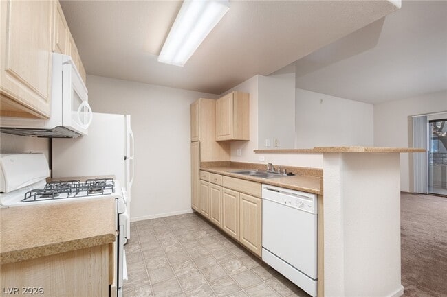 Building Photo - 8250 N Grand Canyon Dr