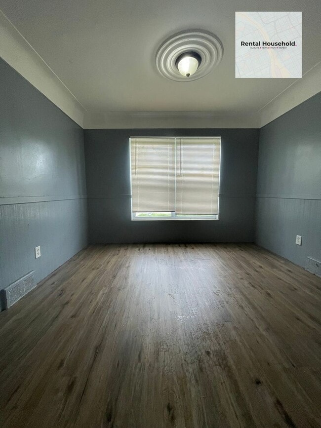 Building Photo - 18010 Lesure St