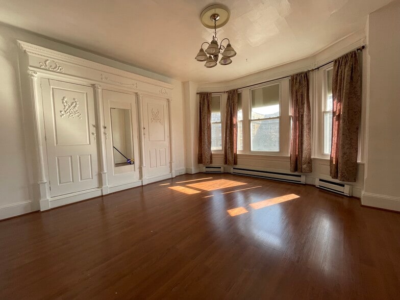 primary bedroom - 4439 Spruce St