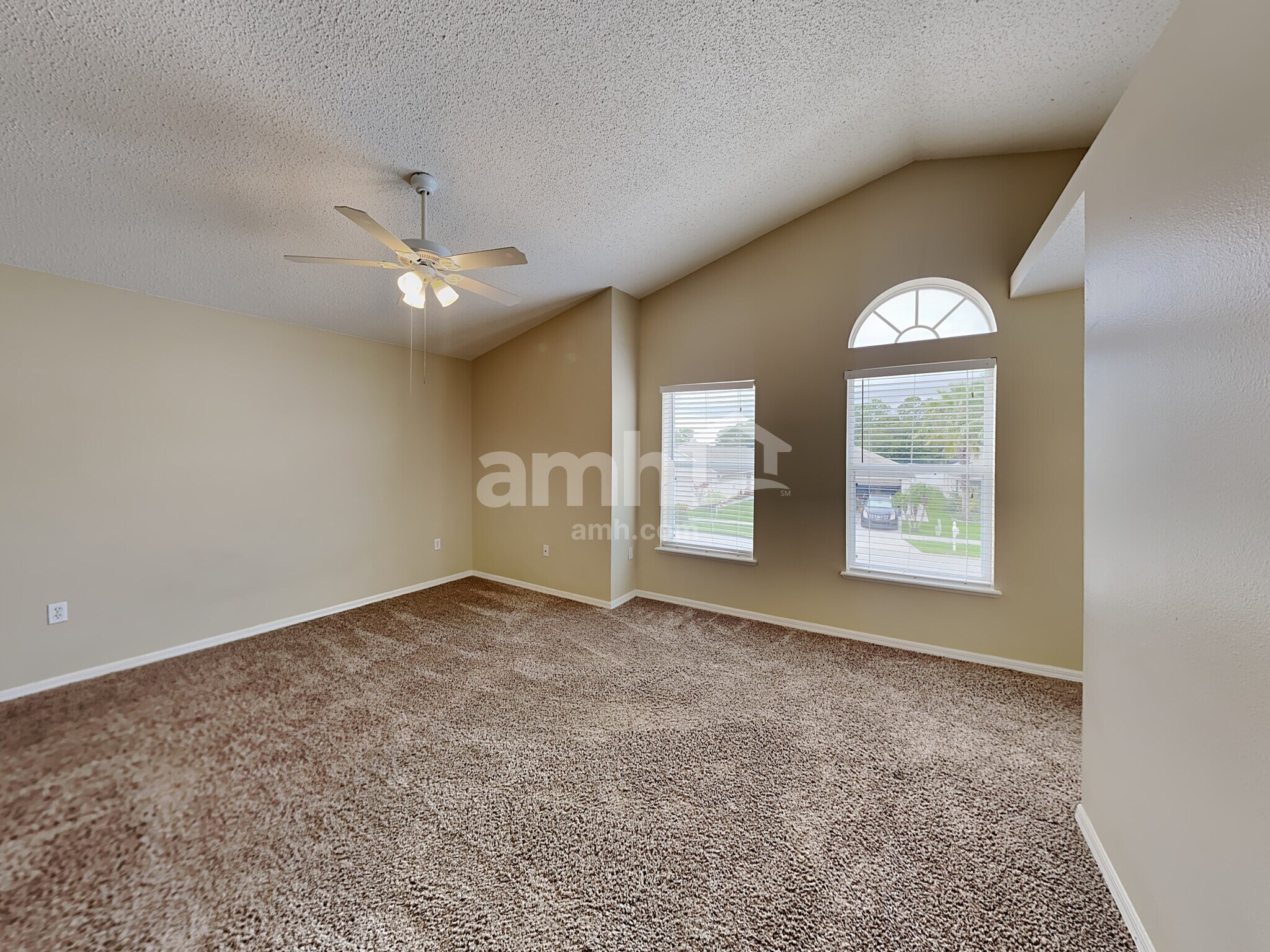 Building Photo - 30500 Birdhouse Dr