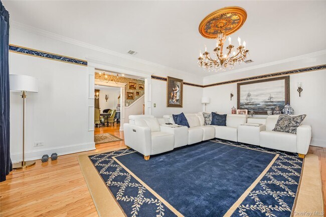 Building Photo - 312 Ellington Ave E