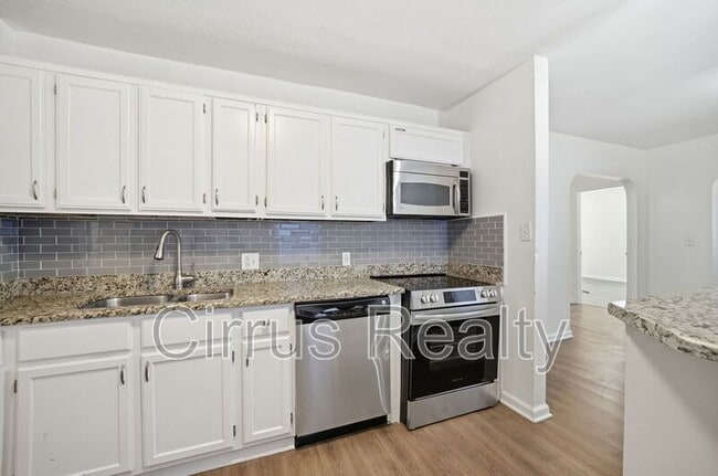 Building Photo - 1215 26th St