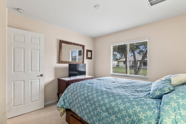 Building Photo - $1,895/month ** Furnished * Annual / Short Term * 3 bed / 2 Bath * Single Family * North Port