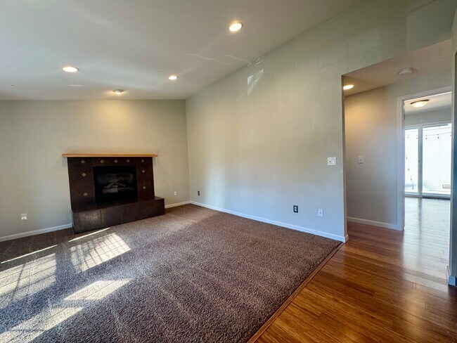 Building Photo - $500 Move In Discount! | 3 Bedroom 2 Bath ...
