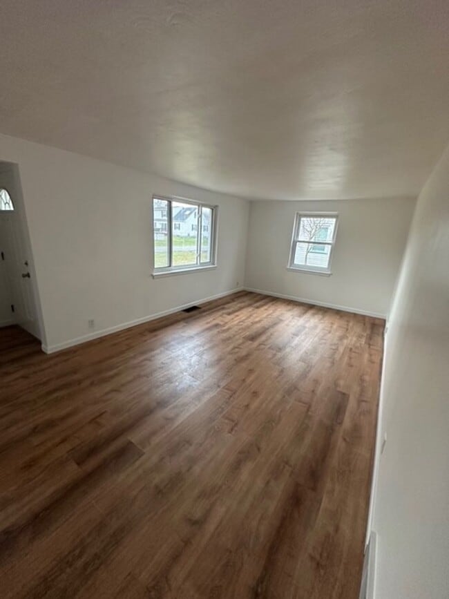 Building Photo - 3-Bedroom Home with Large Backyard For Rent!