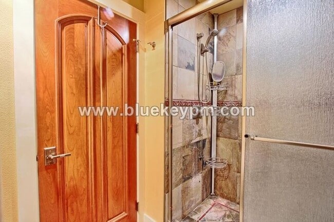 Building Photo - 3 Bed, 2 Bath, 1 Acre Home in Ridgefield, WA