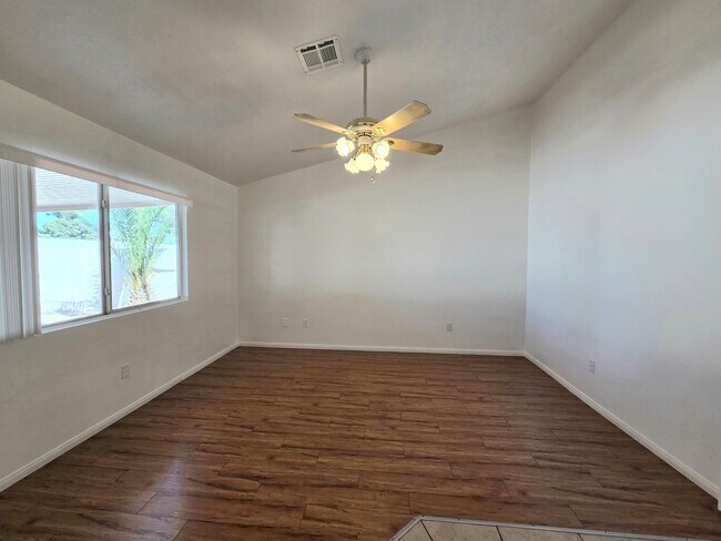 Building Photo - Charming & Spacious Las Vegas Home with Prime Location and Endless Potential