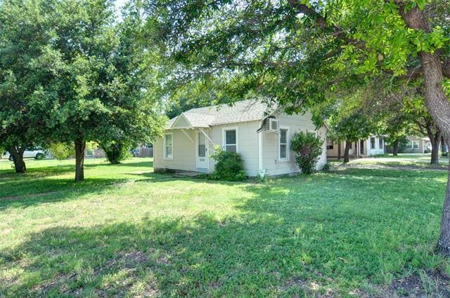 Building Photo - 300 Meadow Park Dr