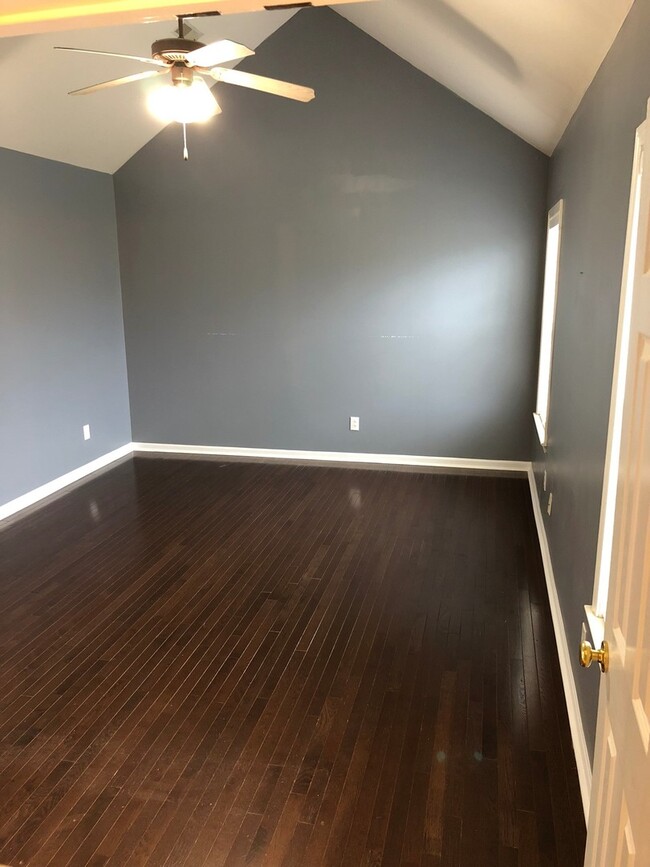 Building Photo - 1132 Summerville Cir