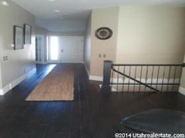 Building Photo - Gorgeous Townhouse in Draper for Rent