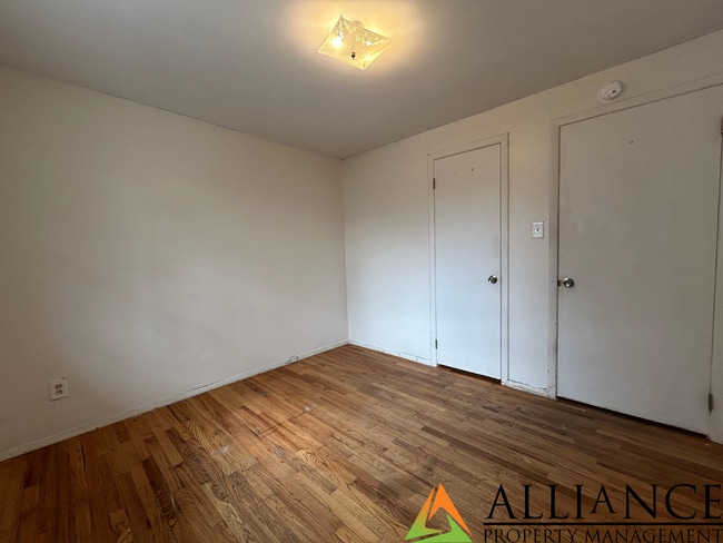 Building Photo - Cute 3 bedroom home!