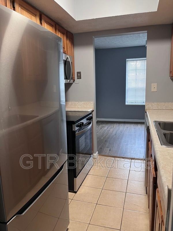 Building Photo - 2584 Stratford Ln