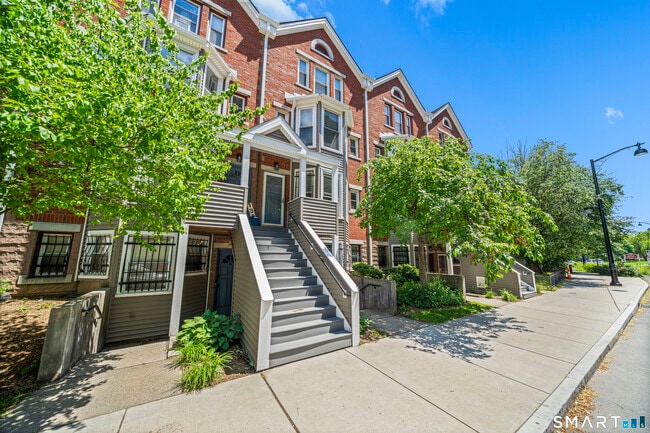 Building Photo - 136 Maple Ave