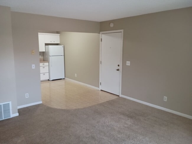 Building Photo - Easy Living