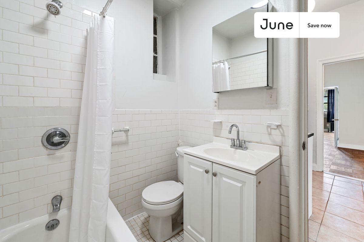 Building Photo - 715 E 5th St