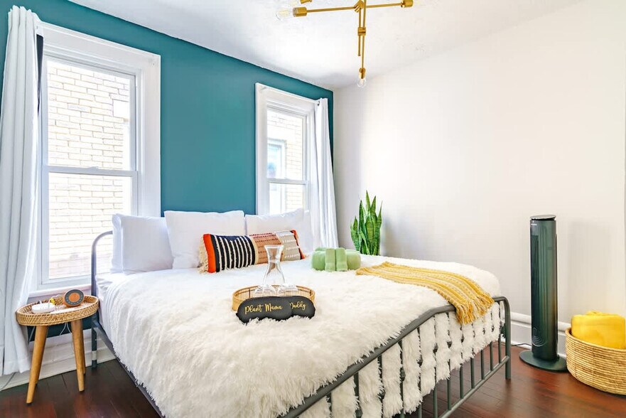 Building Photo - 31 Lundy St