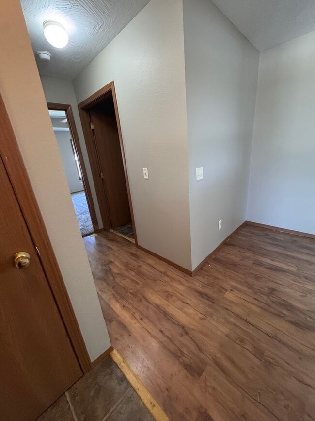 Building Photo - 3 Bed 2 Bath 2 car Home for rent in Republ...