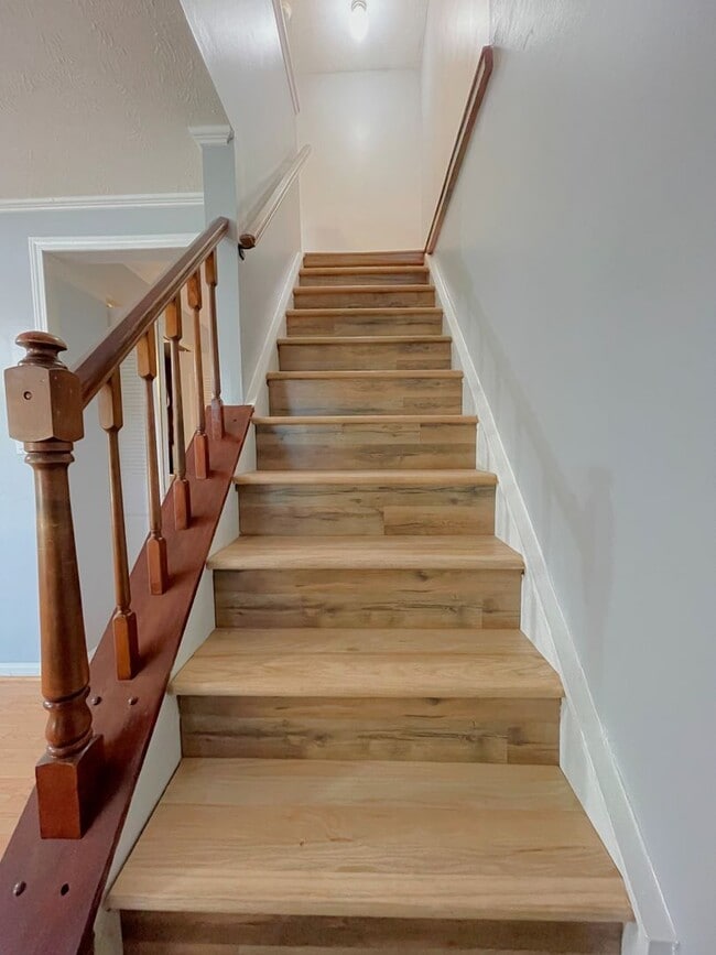 Building Photo - Newly Renovated 3 Bed 2.5 Bath Townhome With A Fenced Yard In Bannerwood Community