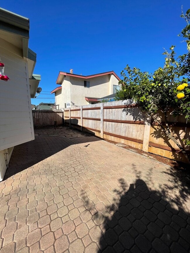 Building Photo - Three bedroom, one bath house in desirable...