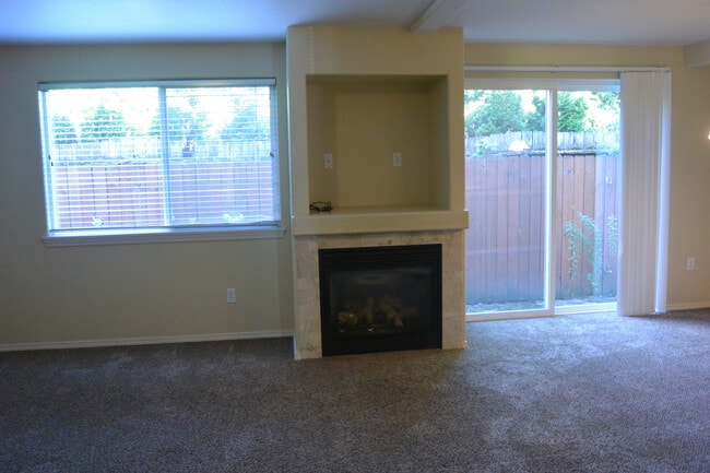 Building Photo - 5546 NE 89th Ave