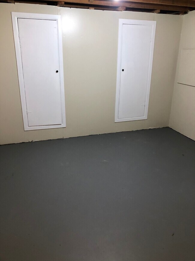 Building Photo - Beautiful 4 Bedroom 2 1/2 Bathroom Home