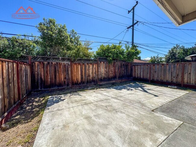 Building Photo - 1578 Albatross Dr