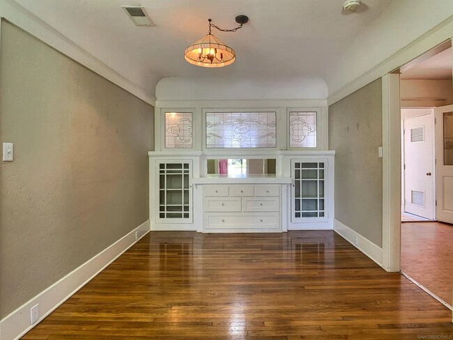 Building Photo - Charming Home with Prime Location & Ample Living Space