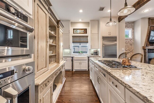 Building Photo - 127 5th St