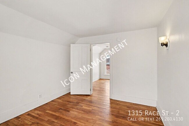 Building Photo - 1315 Race St