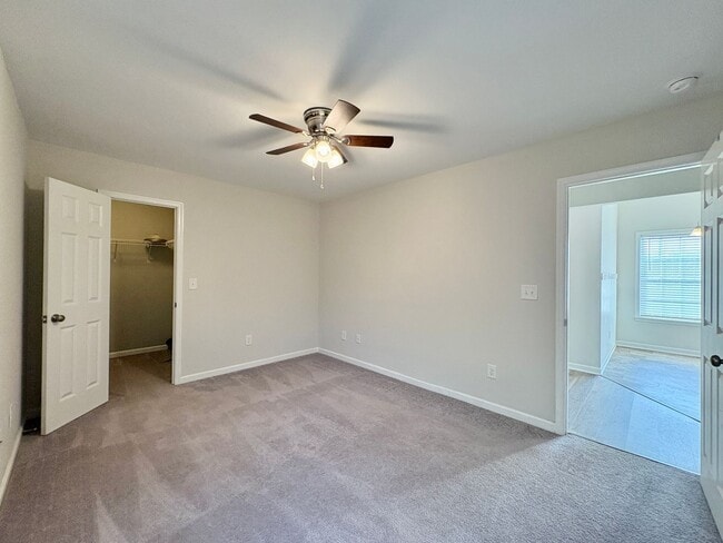 Building Photo - Move-In Ready, Fenced-In Backyard, Pet Friendly, One Story Home – Convenience Meets Comfort!