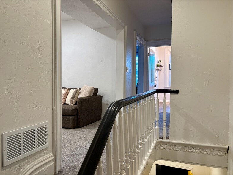 Living room - 2202 Sarah St