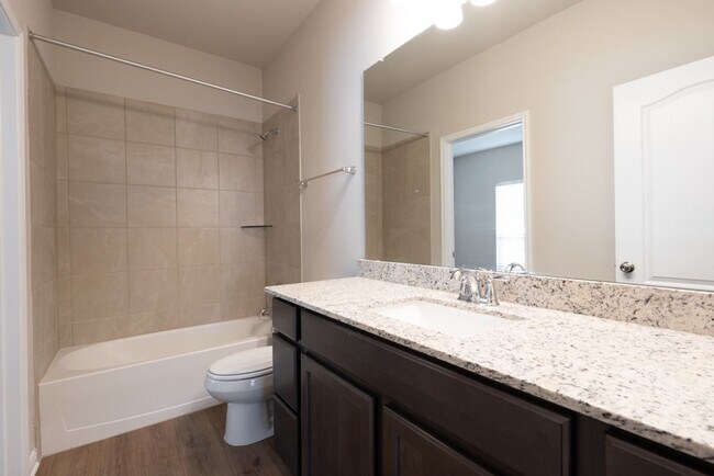Building Photo - Spacious 4 Bedroom Home in South Temple – ...