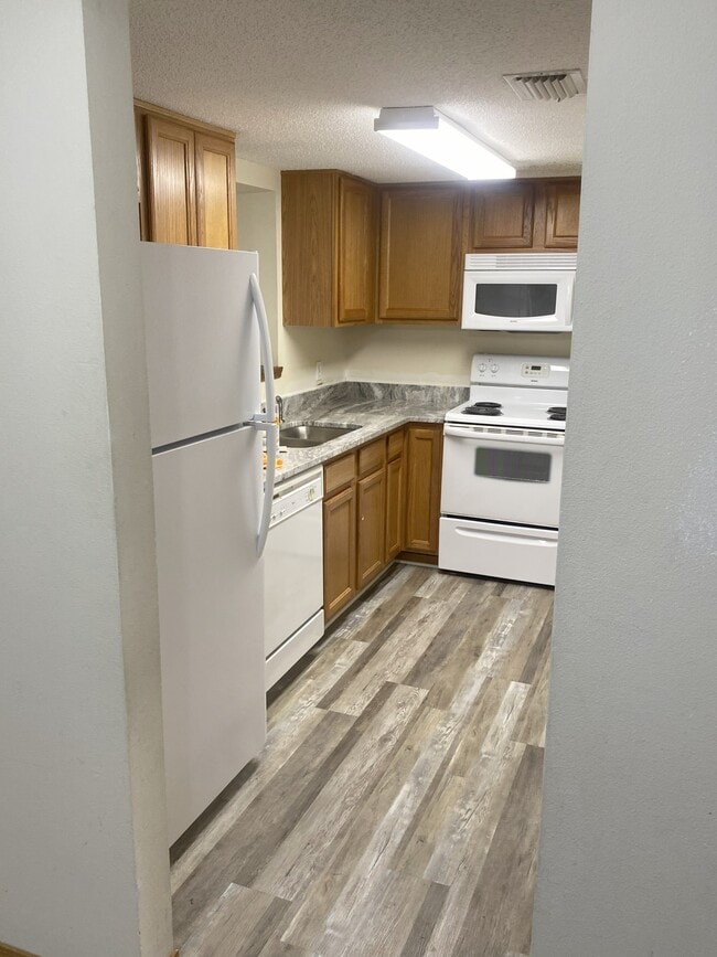 Building Photo - 852 Stonegate Ct
