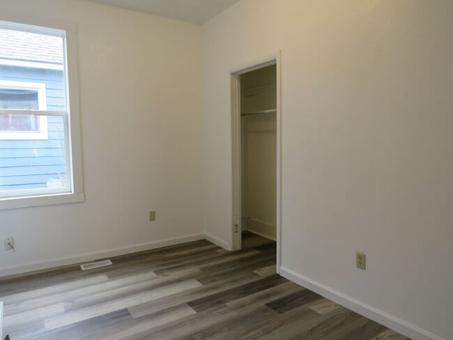 Building Photo - 2 Bed / 1 Bath House