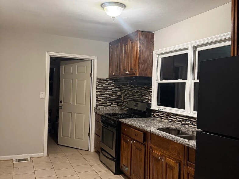 Building Photo - 331 Betsy Ave SW