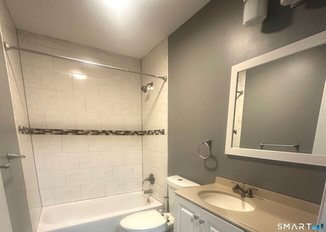 Building Photo - 256 Monticello Dr