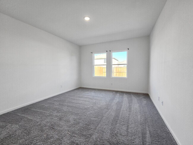 Building Photo - ***Move-in Special*** Move in by January 15,2026 and receive $500 off on second month’s rent!