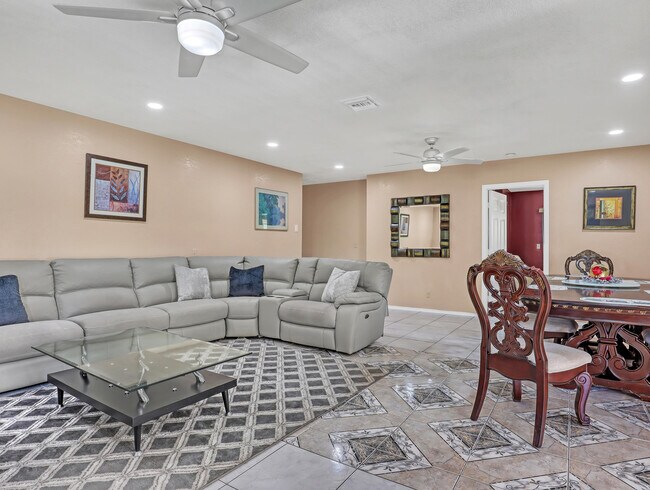 Building Photo - 1950 Wisteria St