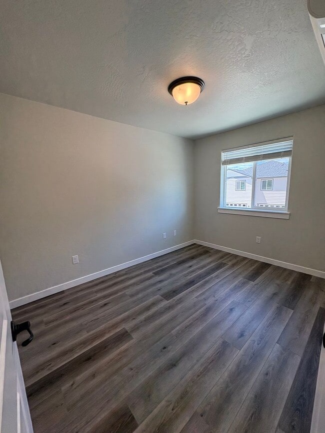 Building Photo - 1 Bedroom, 1 Bath in Central Point
