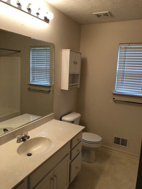 Building Photo - Fern creek