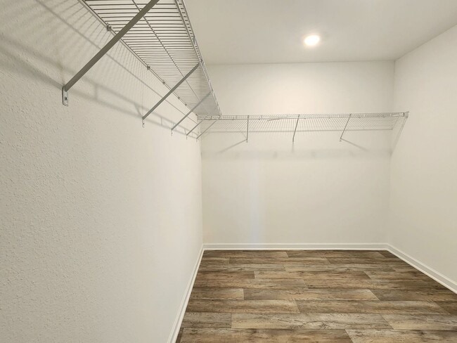 Building Photo - Lovely 4/2 available now in Raley Farms of...