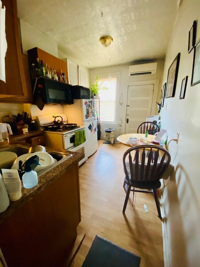 Building Photo - 2601 Parkwood Ave